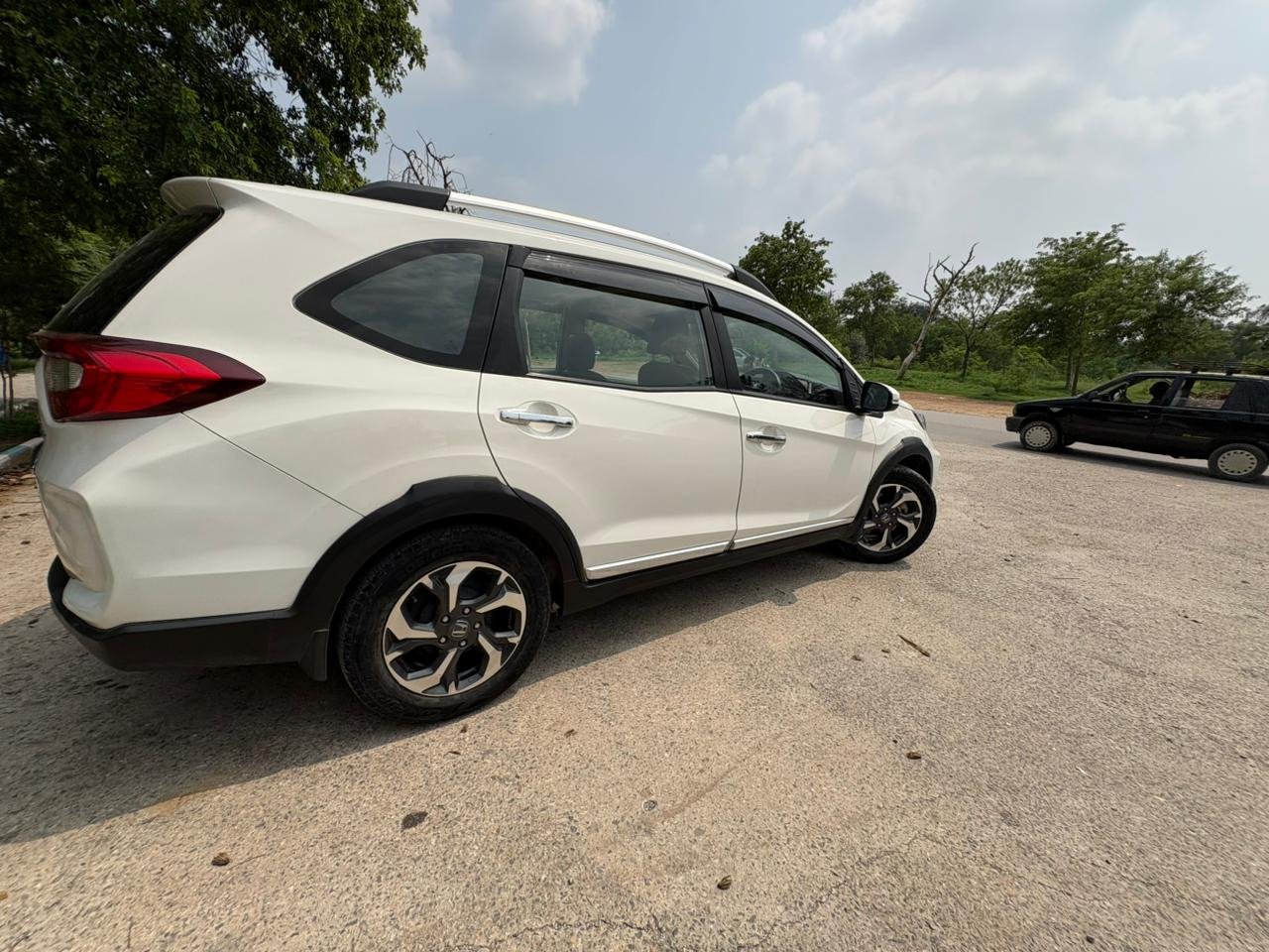 Rent A Honda BRV 7 Seater Luxury Car Hire - Image 4